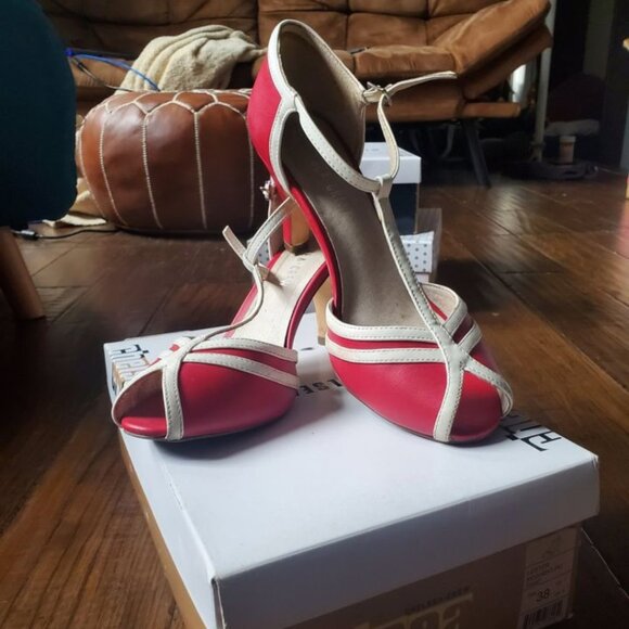 Heels - Picture 2 of 2